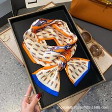 �r���I��ʽ�i��Ůʿ�������b�r���ļ�խ�L�lС�z��ϵ���߼��нz��