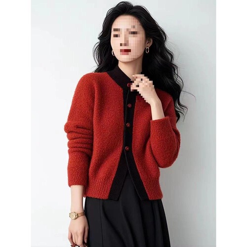Women's Autumn/Winter Version of a Retro Fashion, Oversized Plaid Knit Sweater with a Charming, Elegant and Sophisticated Touch, Featuring a Light Scents of Chanel Style
