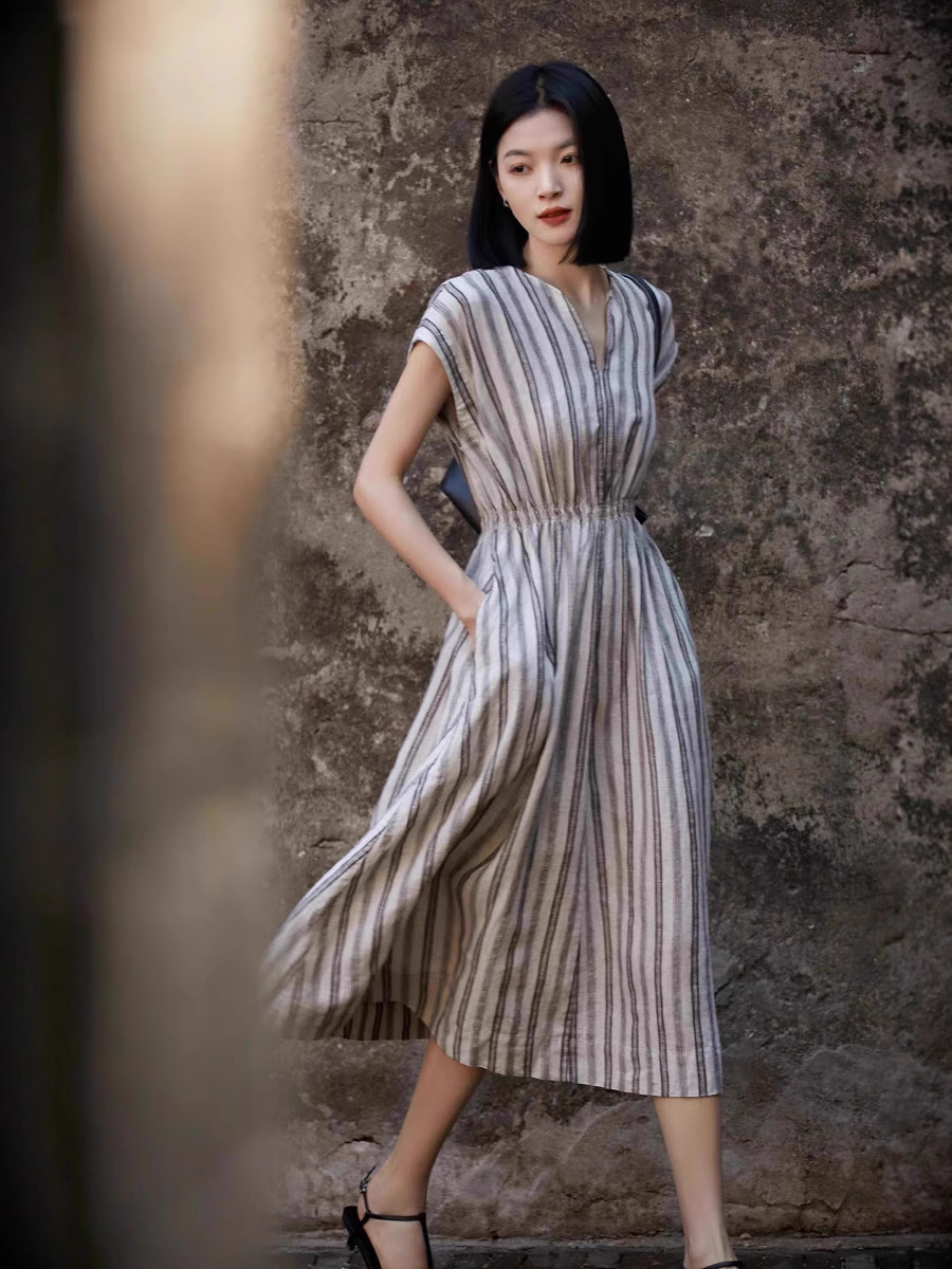 Đầm maxi nữ sọc xám linen V cổ đi làm — sọc