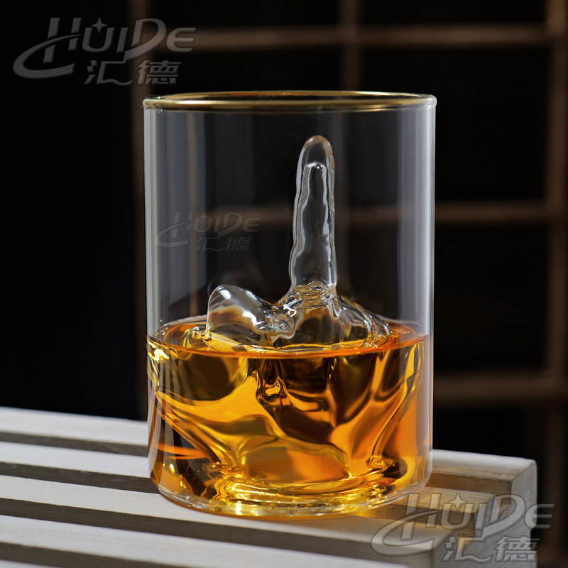 Nuevos productos transfronterizos creativos de dedo medio con forma de tazas de whisky tazas de whisky de alta silicona tazas de vino extranjeras creativas