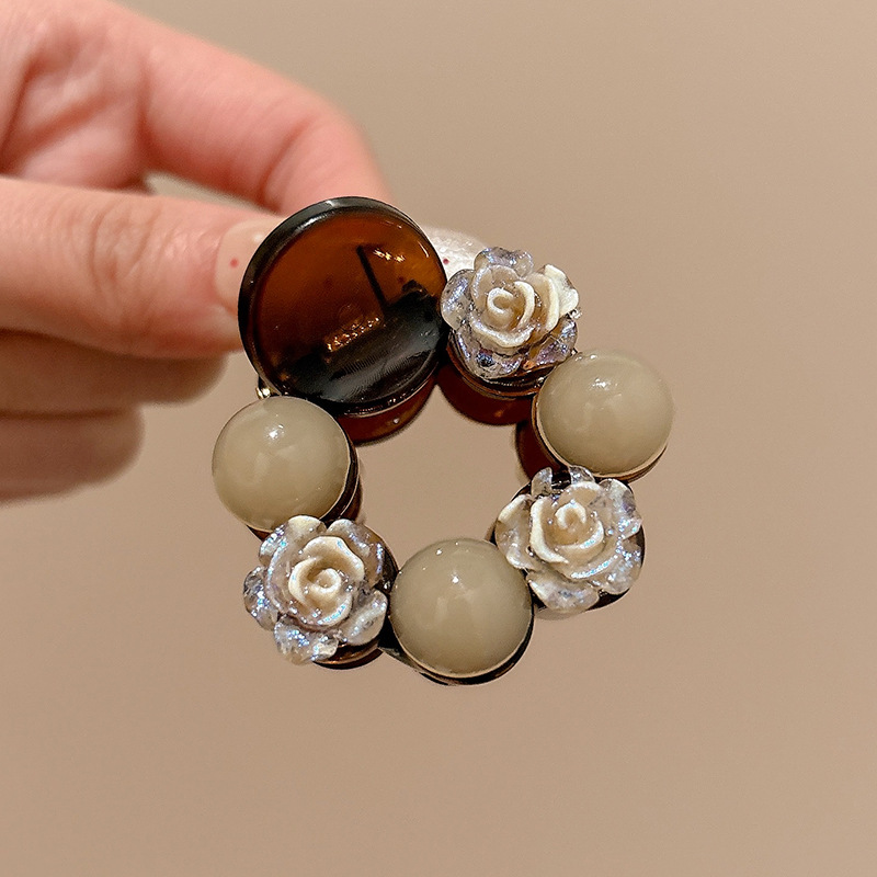 Temperamento diamante de perla clip para mujeres 2025 nuevo clip de tiburón pequeño clip de cabello detrás de la cabeza medio clip de cabello tocado