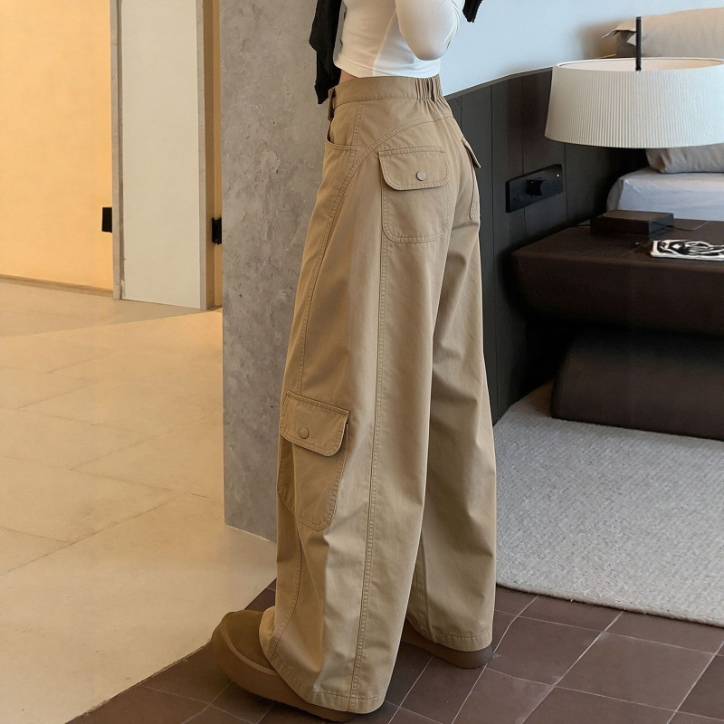 Khaki-colored, wide-leg work pants for women, 2026 autumn new collection, designed for petite figures, with a loose, relaxed, and casual sporty style