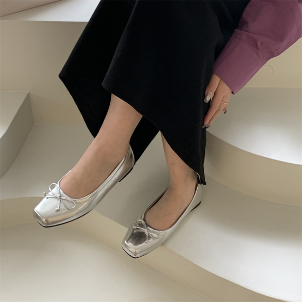 Demi-season ballet shoes square toe low-cut with bow