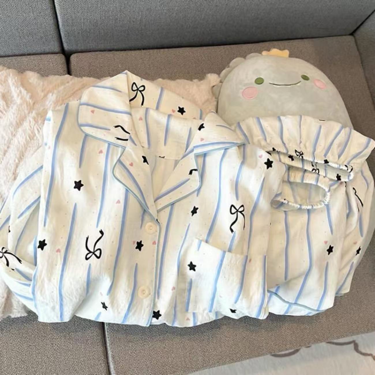 Pijamas de algodón nubes al por mayor transfronterizos de verano nuevos pantalones cortos de manga corta cardigan con solapas japonesas y coreanas de dibujos animados a cuadros