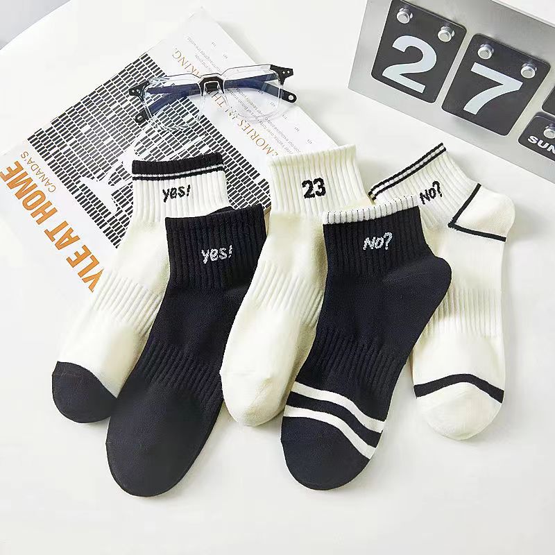 Nuevos Calcetines Mujer blanco y negro calle moda estudiantes primavera y verano delgada suave transpirable calcetines de corte bajo barco Calcetines Zhuji Calcetines