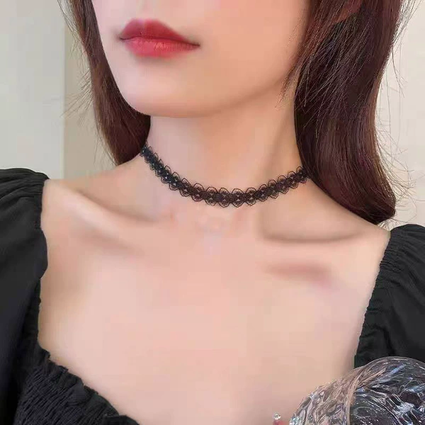 Lace minimalist