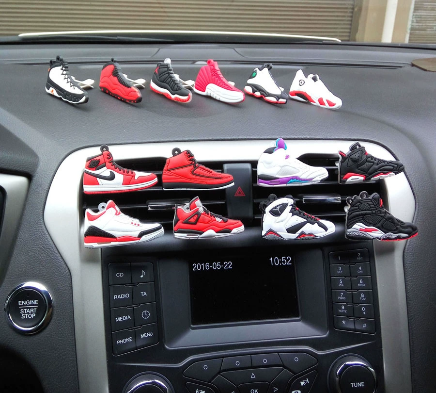 AJ sneakers shape coconut YEEZY350V2 car air conditioning air outlet perfume clip