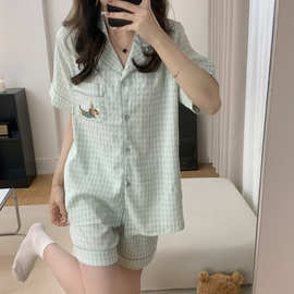 浅绿色腊肠狗云朵棉色织格双短女睡衣