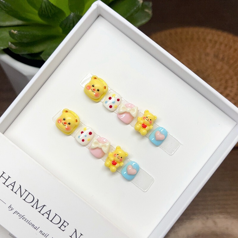 Children's Manicure Butter Bear Handmade Wearable Nails Cute Cartoon Bow Removable Anti-Bite Nail Patch
