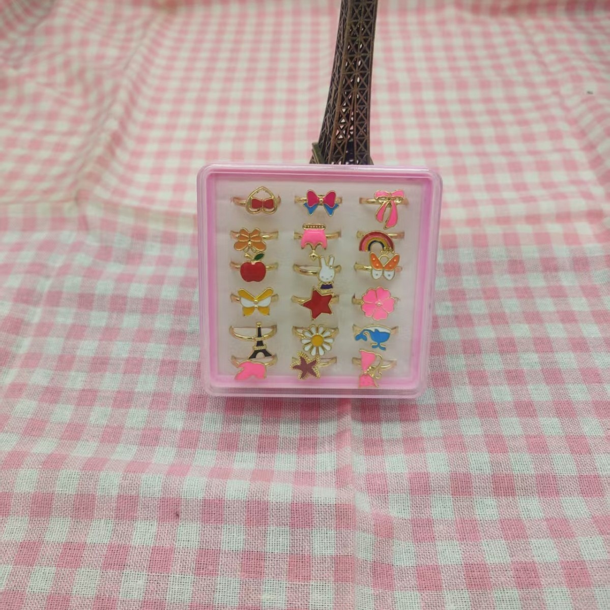 Anillos de aleación para niños, anillos infantiles con dibujos animados, lindos y hermosos, estilos variados, 36 piezas en 1 caja.
