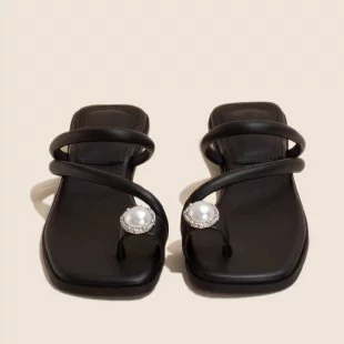 Премиум чувство шлепанцы женские летние носки 2024 новый фея стиль моды квадратные и жемчужные ленивые холодные тапочки женщины