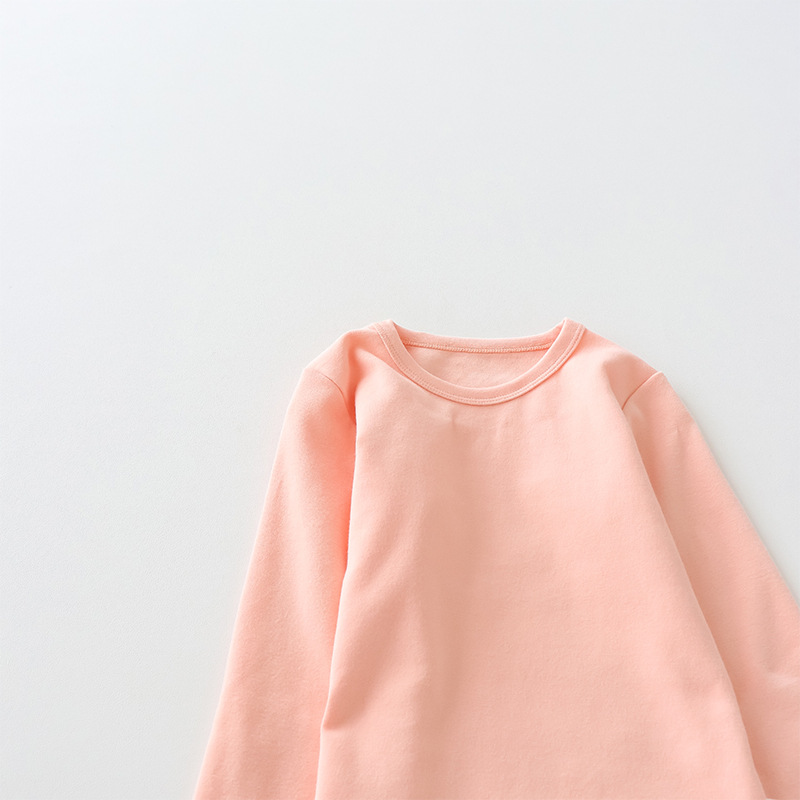 Camiseta de manga larga de algodón puro para niños 2026, camiseta básica para primavera y otoño, top cepillado de cuello redondo de color liso y corte holgado para niños y niñas.