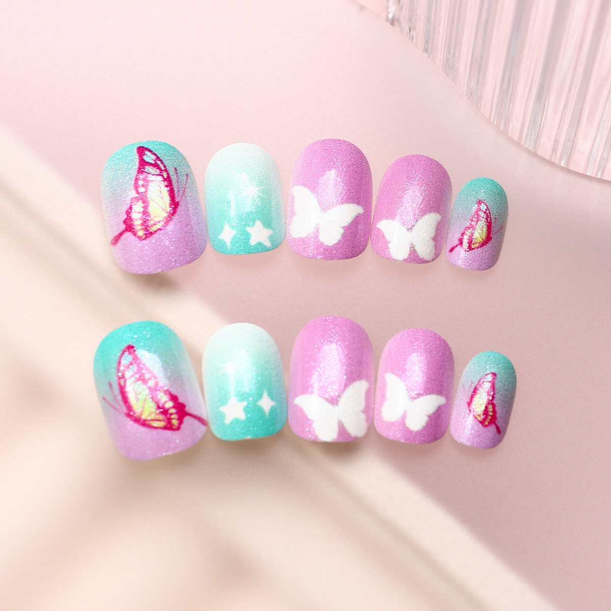 Juego de 24 piezas de uñas postizas para niños con diseño de dibujos animados, desmontables con adhesivo y exquisito diseño.