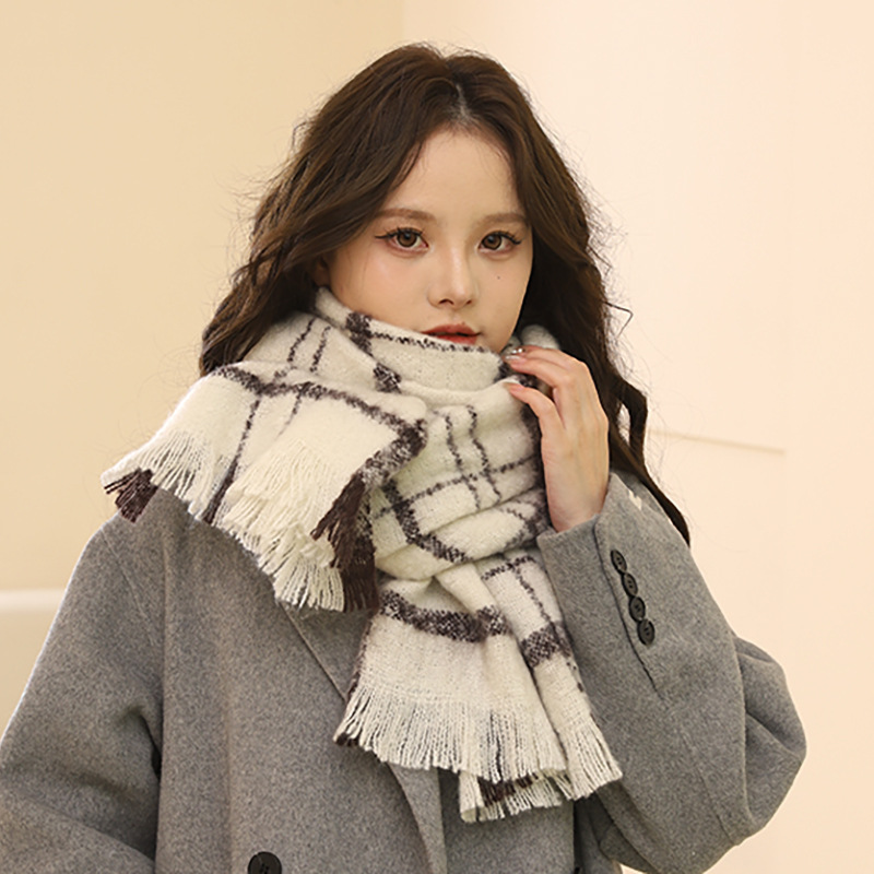 Écharpe pour fille hiver 2024 nouvelle écharpe à pompon polyvalente haut de gamme version coréenne, châle chaud et épais, beige tendance_voghion.com