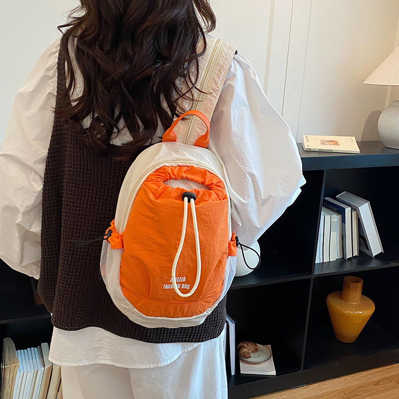 Mochila pequeña al aire libre para mujeres ligera y de alto valor multifuncional, bolso de hombro de doble propósito, bolso de hervidor de agua de senderismo