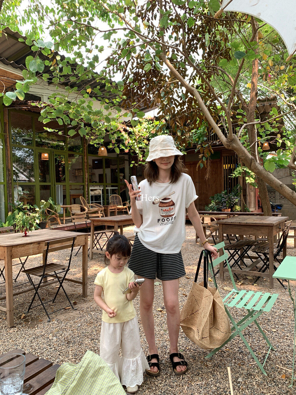 Áo thun nữ cổ tròn in họa tiết sô-cô-la hoạt hình, phong cách Hàn Quốc, form rộng suông — trắng ngà, màu xám, màu mơ chi tiết 19