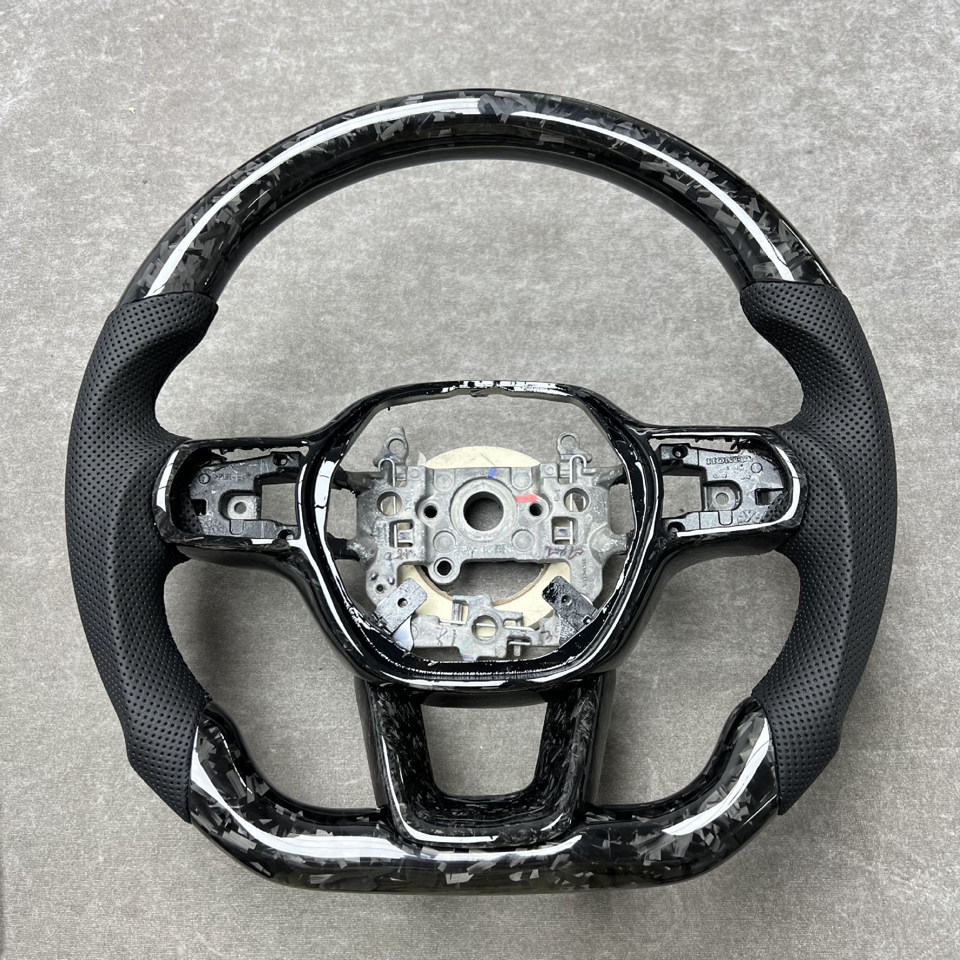 Carbon fiber steering wheel modification customization is suitable for Honda 11th generation Civic car interior steering wheel processing