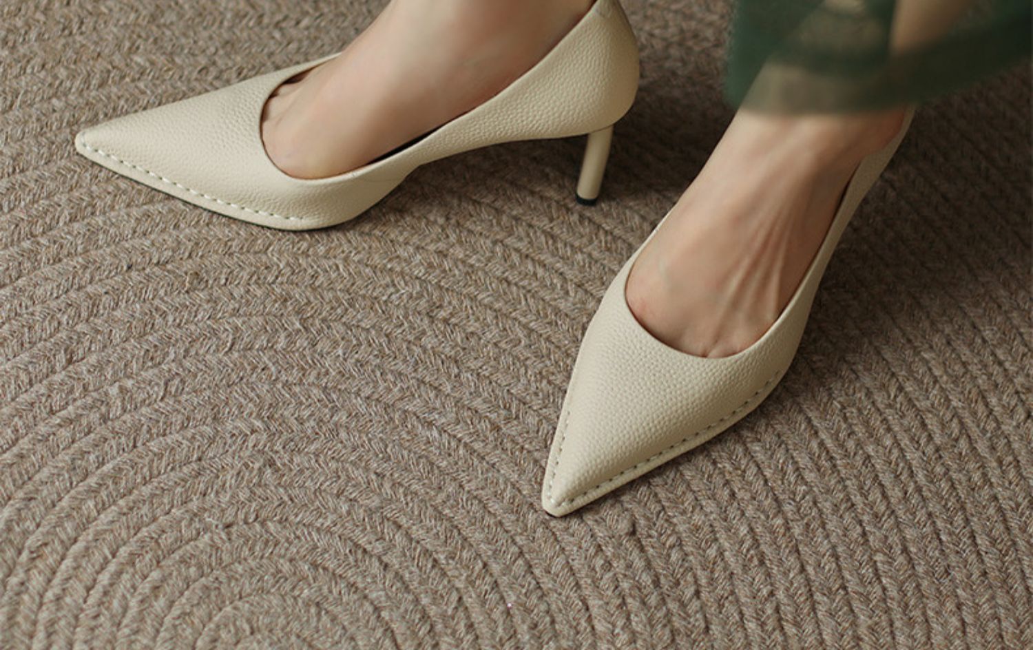 Women's Elegant Solid Color Point Toe Pumps display picture 9