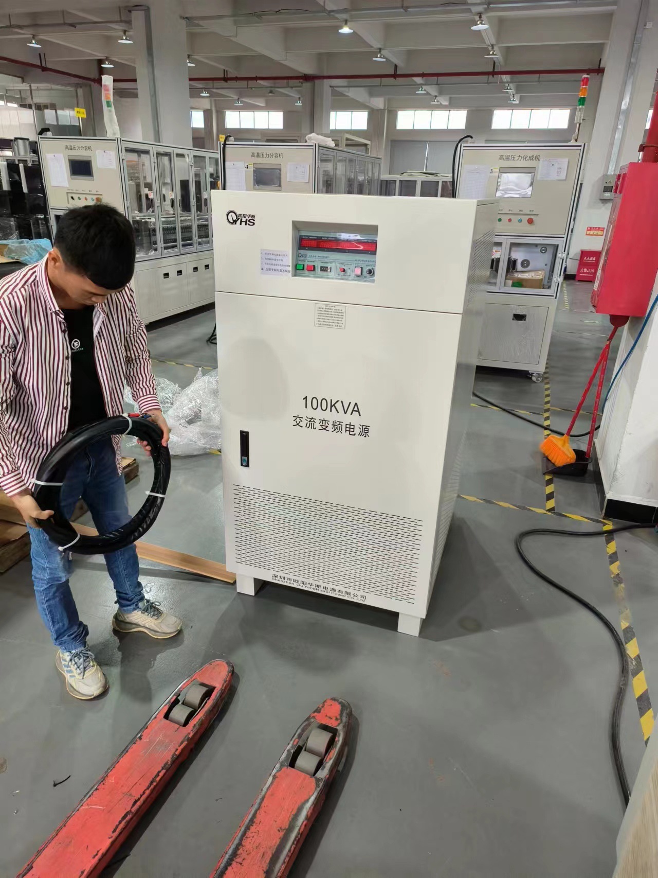 ŷ����˹����100KVA��Ƶ��Դ�����380V 60HZ�����Ըߵ�����