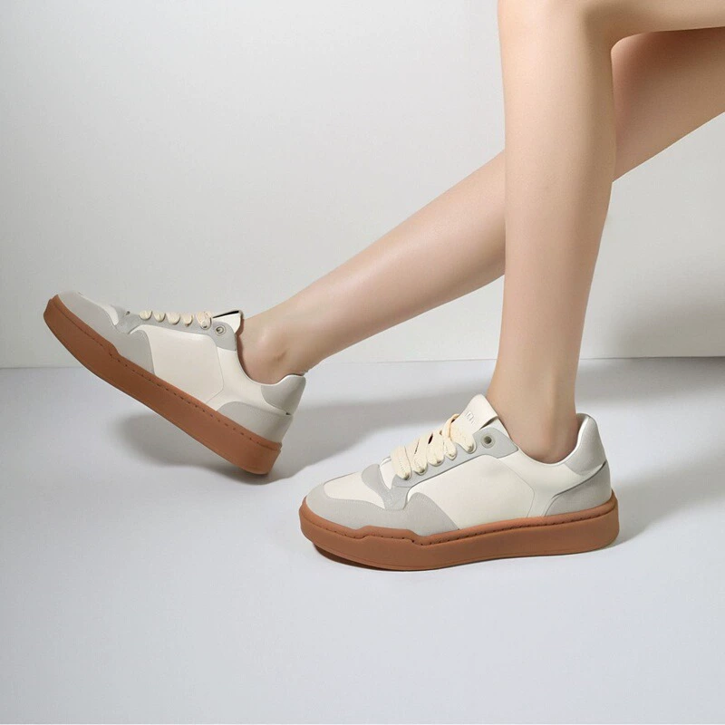 Женские моральные тренировочные туфли из натуральной кожи в стиле ретро с цветными блоками, спортивные и повседневные кроссовки на плоской подошве на толстой подошве, белые женские туфли, универсальные, удобные и дышащие.