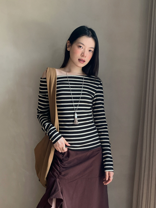 诠释美 NEWOPEN 25秋时尚复古涤棉长袖斜肩领条纹t恤上衣女F6503|undefined
