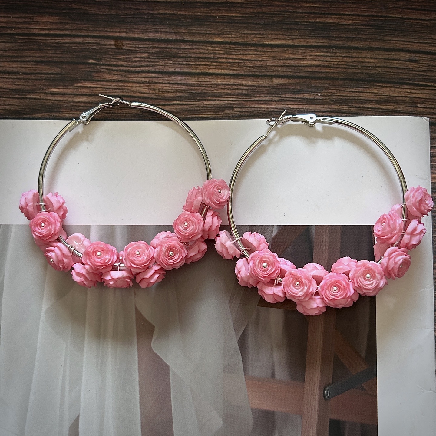 French-style oversized exaggerated hoop earrings with three-dimensional pink roses/transparent glass water drops for a fairy-like holiday look