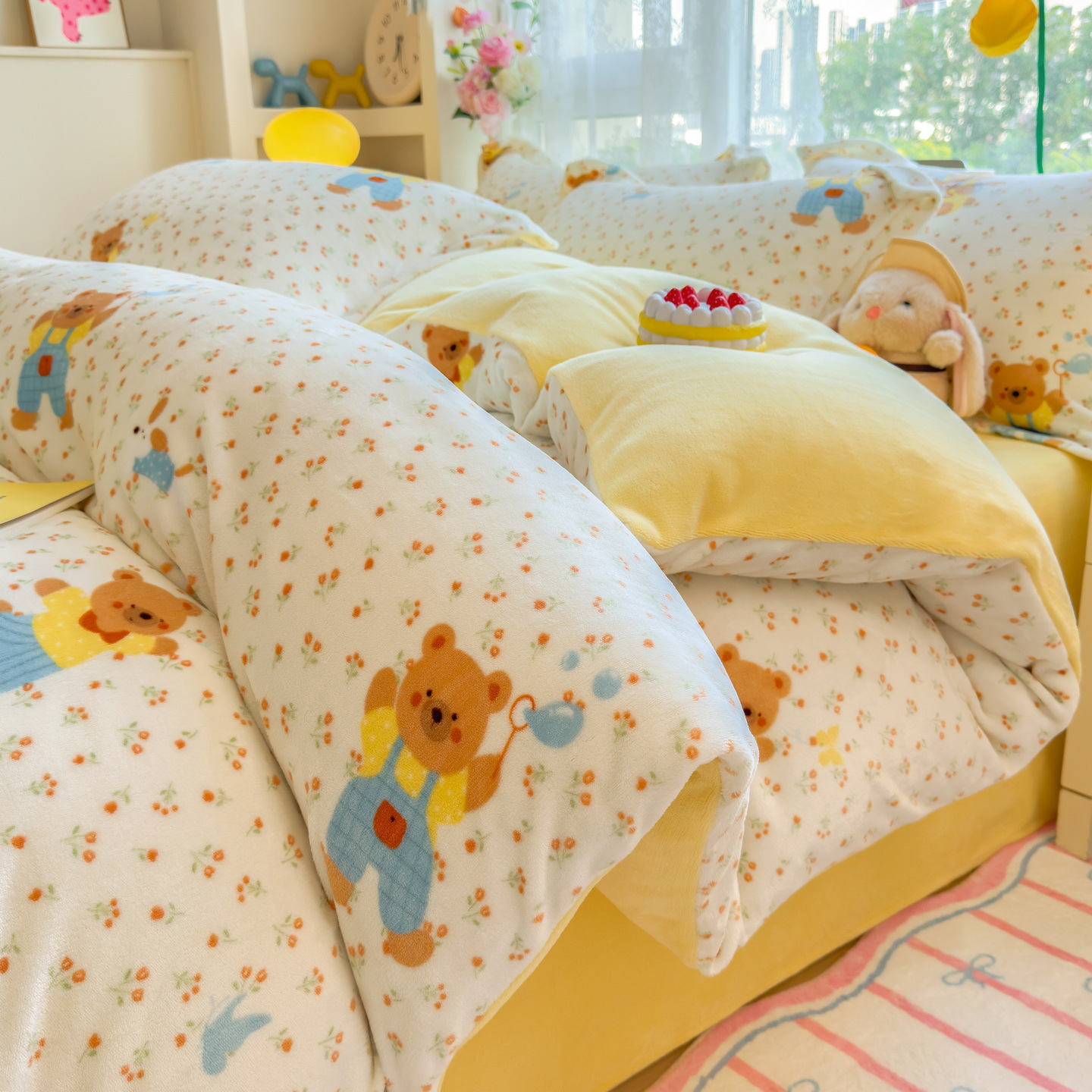 Invierno engrosado cama de seda de leche de cuatro piezas de seda de coral sábanas de seda de bebé cubierta de seda de calor y seda de tres piezas