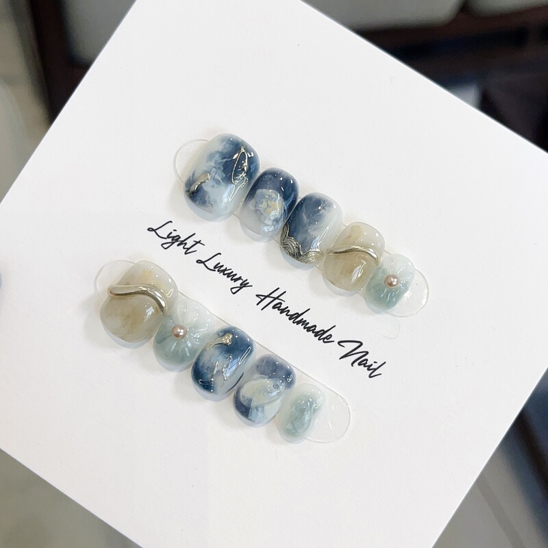 [Misty Blue Cloud Pattern] Purely Handmade Wearable Nails, Short Nails, Blue and White Smudged Elegant, Hand-Painted Flowers, Whitening Nail Patches