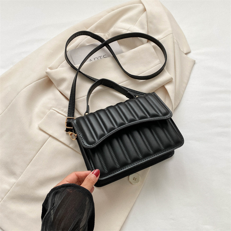 Este año, la popular bolsa de mochila de otoño 2023, nueva bolsa de estilo, bolsa de hombro simple de moda para mujeres, bolso casual coreano.