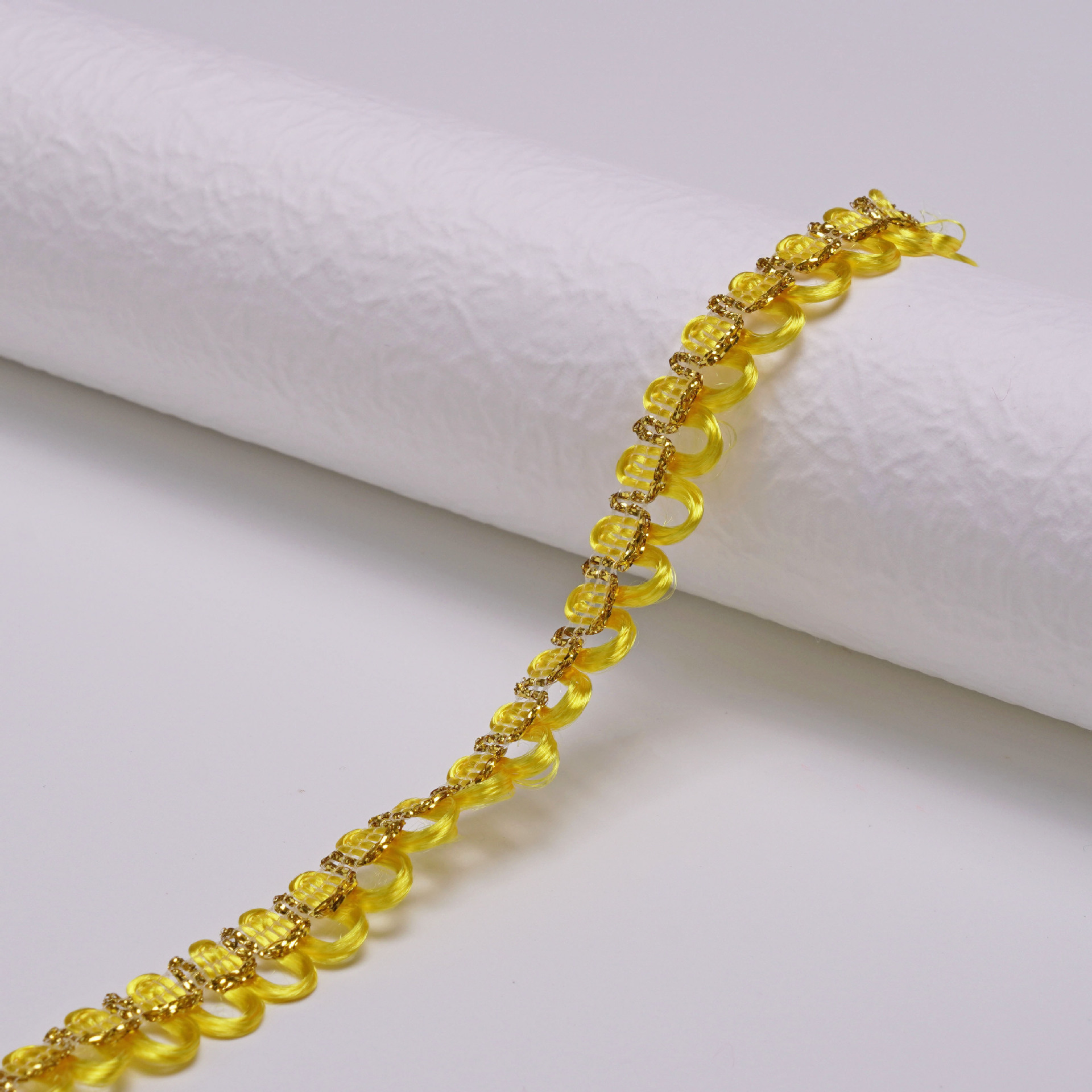 Suministro de stock directo de fábrica de 1cm de color dorado y plateado borde ondulado encaje ropa accesorios