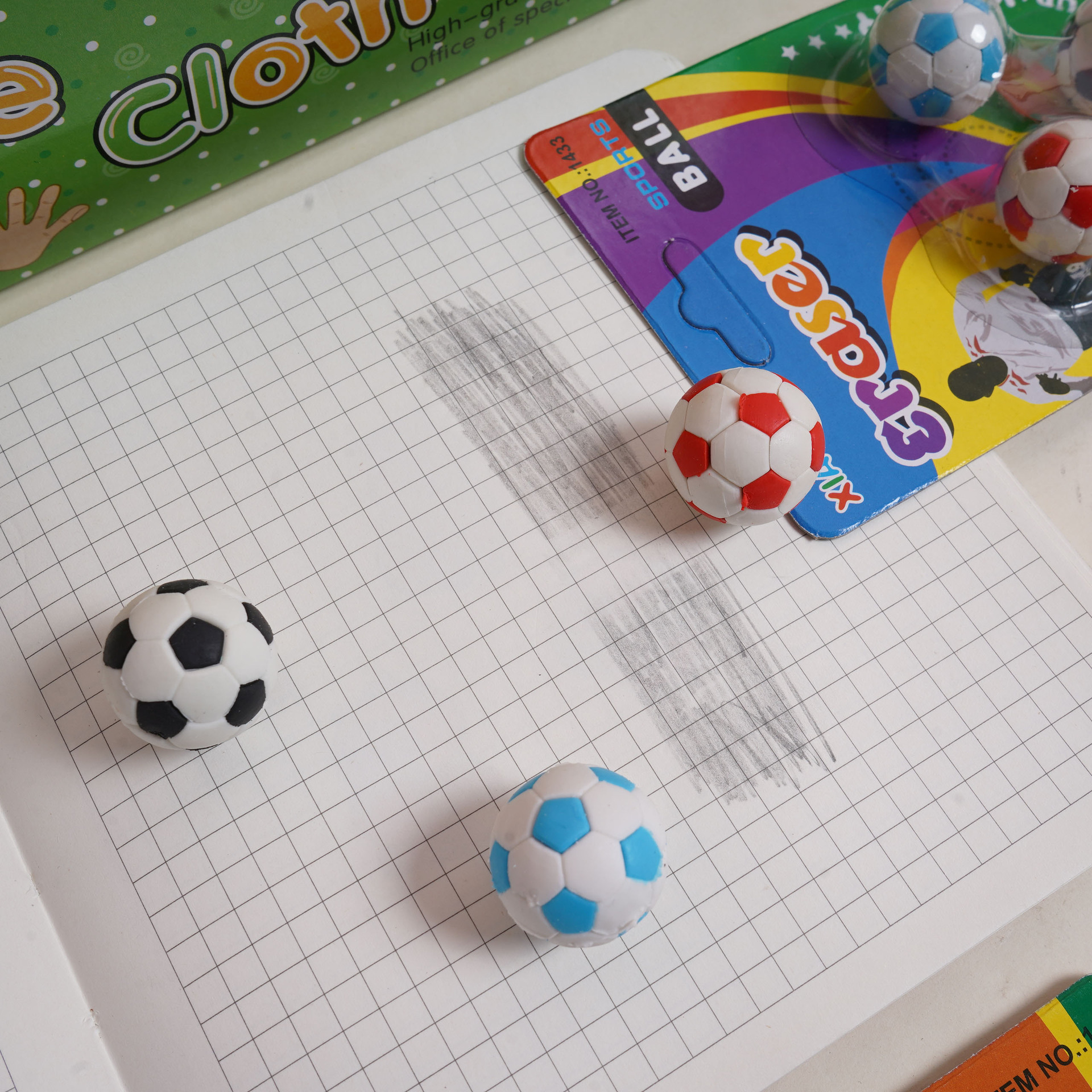 Nuevo oso de fútbol extraño borracha de dibujos animados borracha de dibujos animados