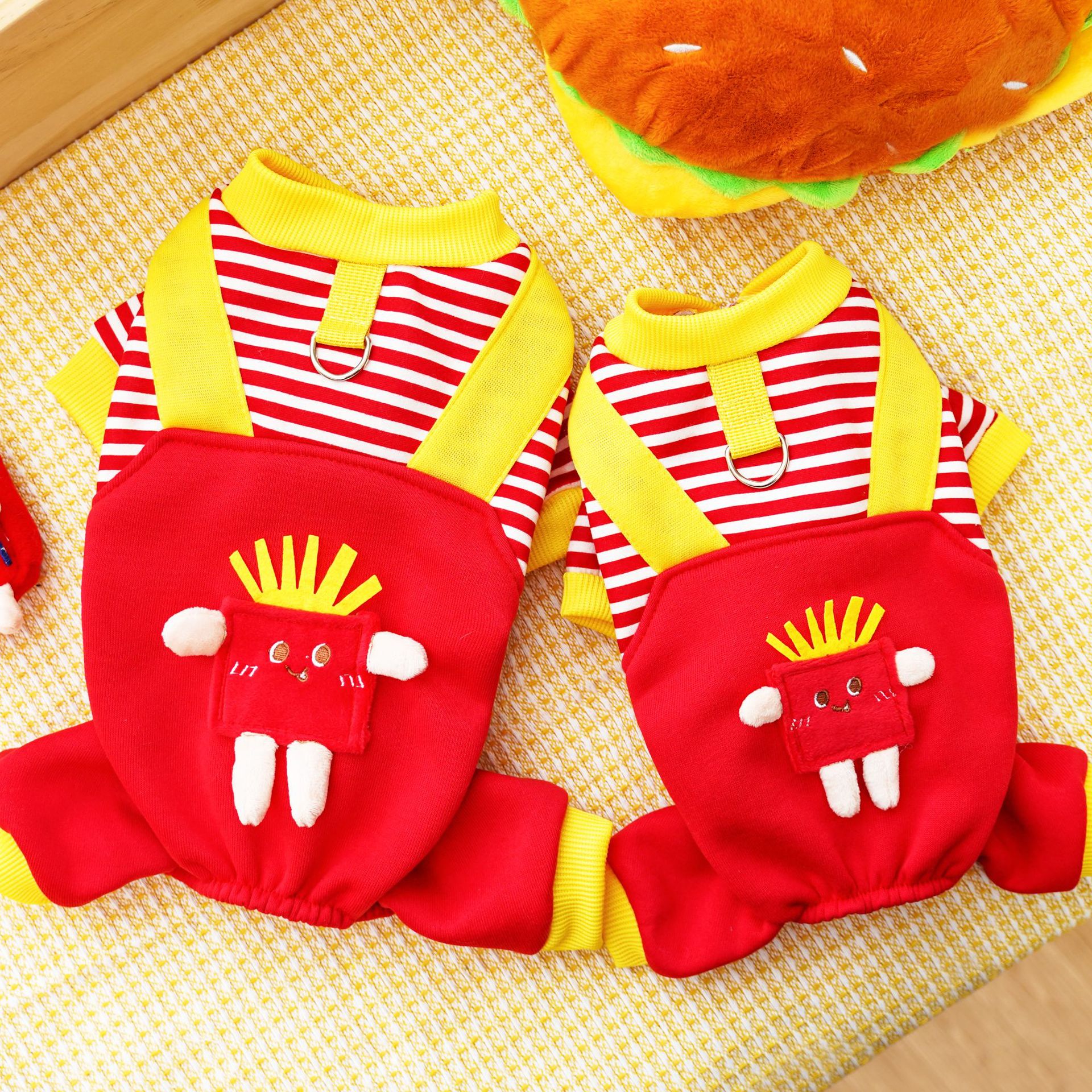 Pet cuatro patas ropa de perro gato otoño invierno más camiseta de pelusa perro de tamaño medio Kofa斗 puede traer artículos para gatos