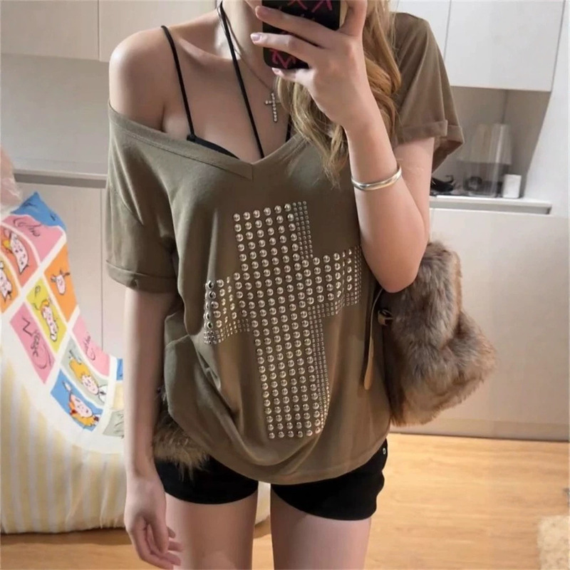 American-Style Spicy Girl V-Neck Short-Sleeve T-Shirt for Women, 2026 New Summer Design, Niche Slightly Loose Slimming Top American-Style Spicy Girl V-Neck Short-Sleeve T-Shirt for Women, 2026 New Summer Design, Niche Slightly Loose Slimming Top