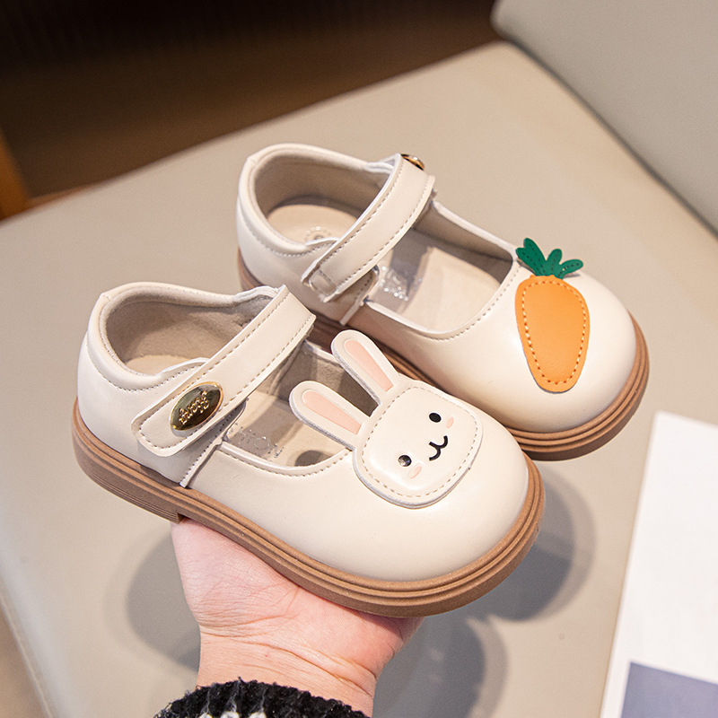 Zapatos de cuero para niñas 2024 primavera y otoño nuevos zapatos de princesa para niños con suela suave zapatos de bebé para niñas adorables zapatos de bebé de tendencia image 5