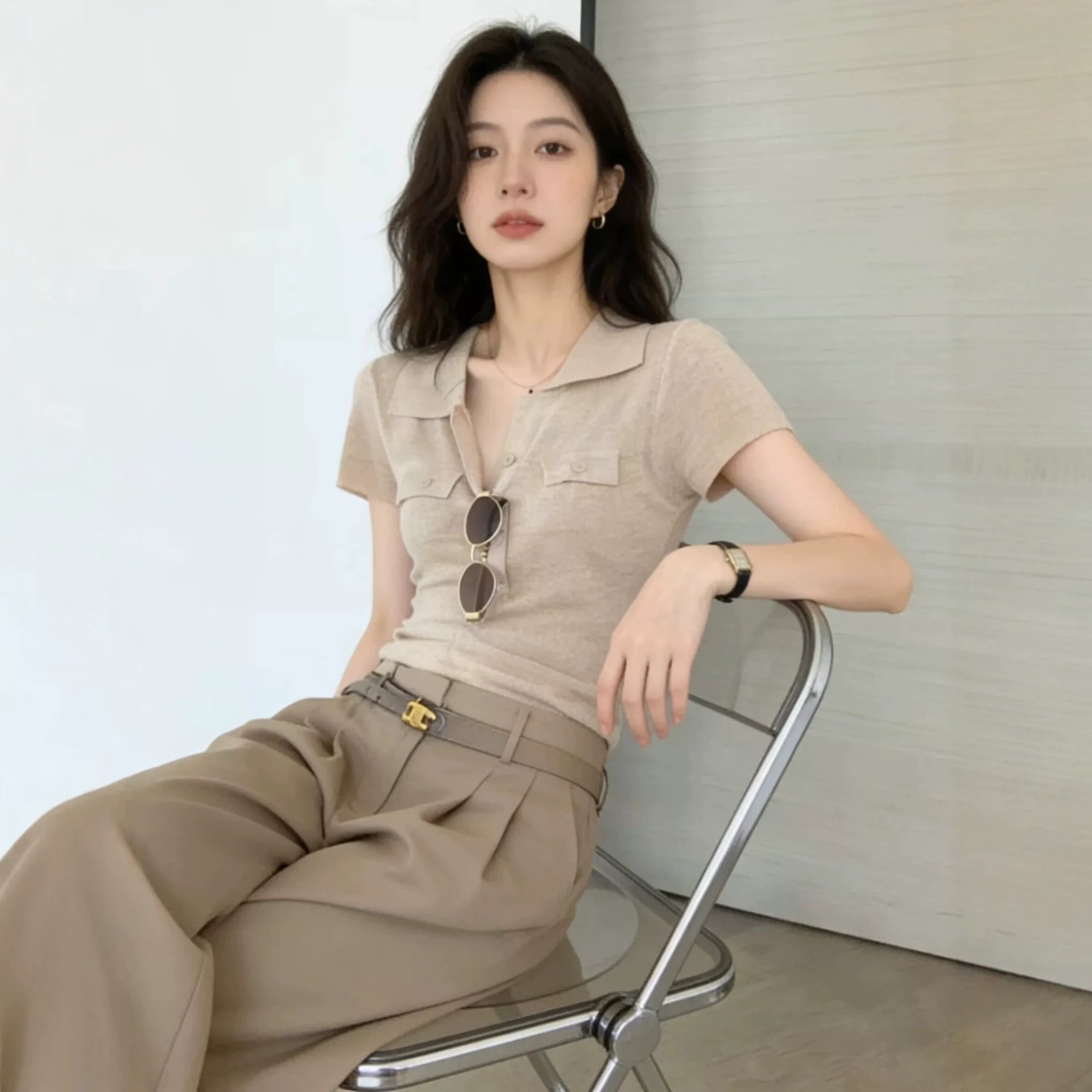 Áo thun polo nữ tay ngắn cổ bẻ phong cách công sở — màu nâu nhạt chi tiết 2