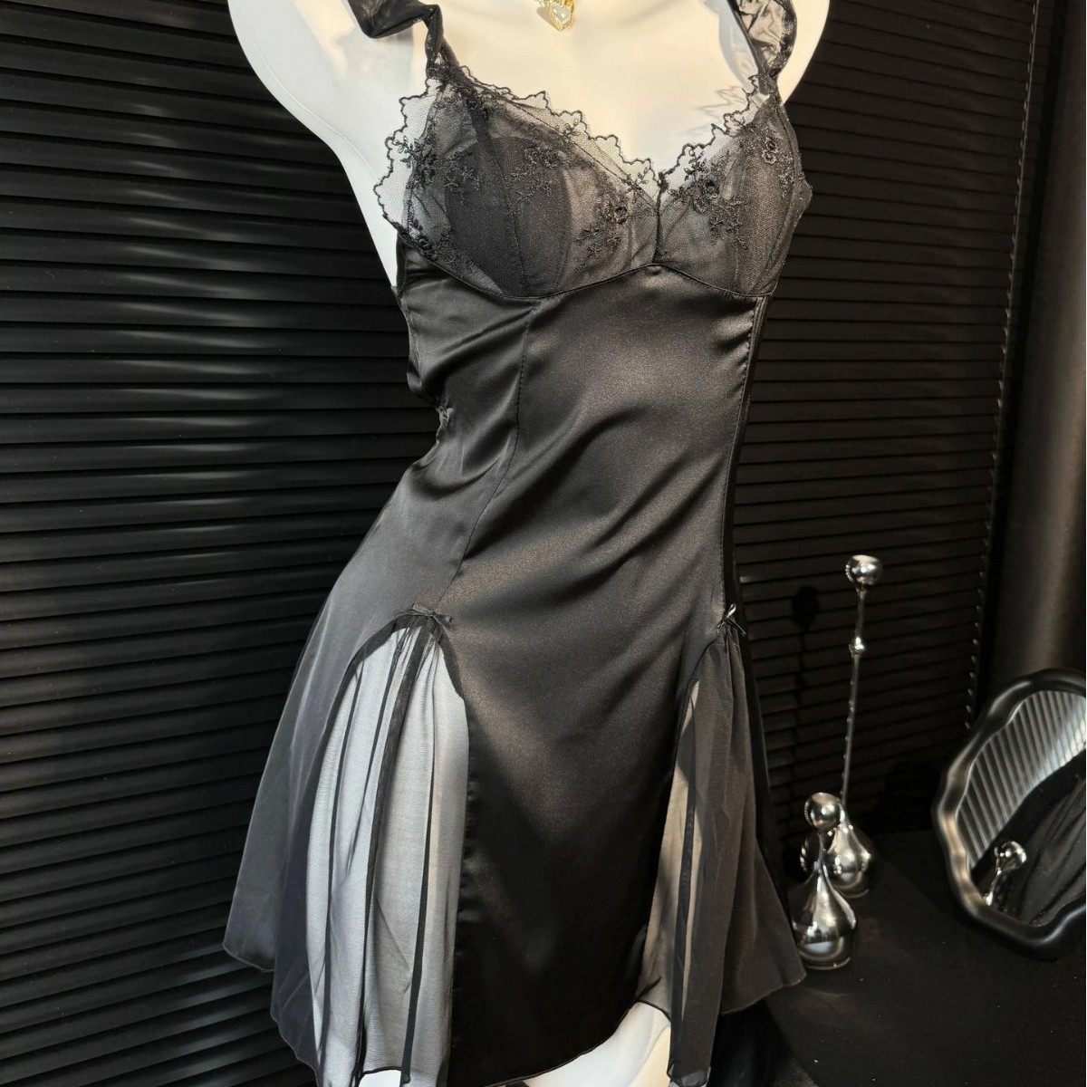 Conjunto de camisón y pijama sexy para mujer, otoño e invierno, de alta gama, estilo puro y sensual, para busto pequeño con almohadillas, camisón de seda helada con encaje.