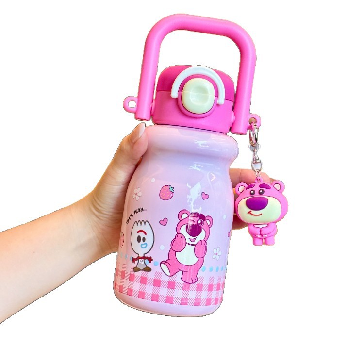 Hermosos osos de fresa para niños tazas de agua de juguete siempre movilización tazas de agua nuevas tazas de paja especiales para niños y niñas para la escuela
