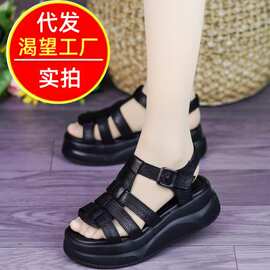 2026年夏季新款松糕底罗马凉鞋女厚底增高露趾编织猪笼平底女凉鞋