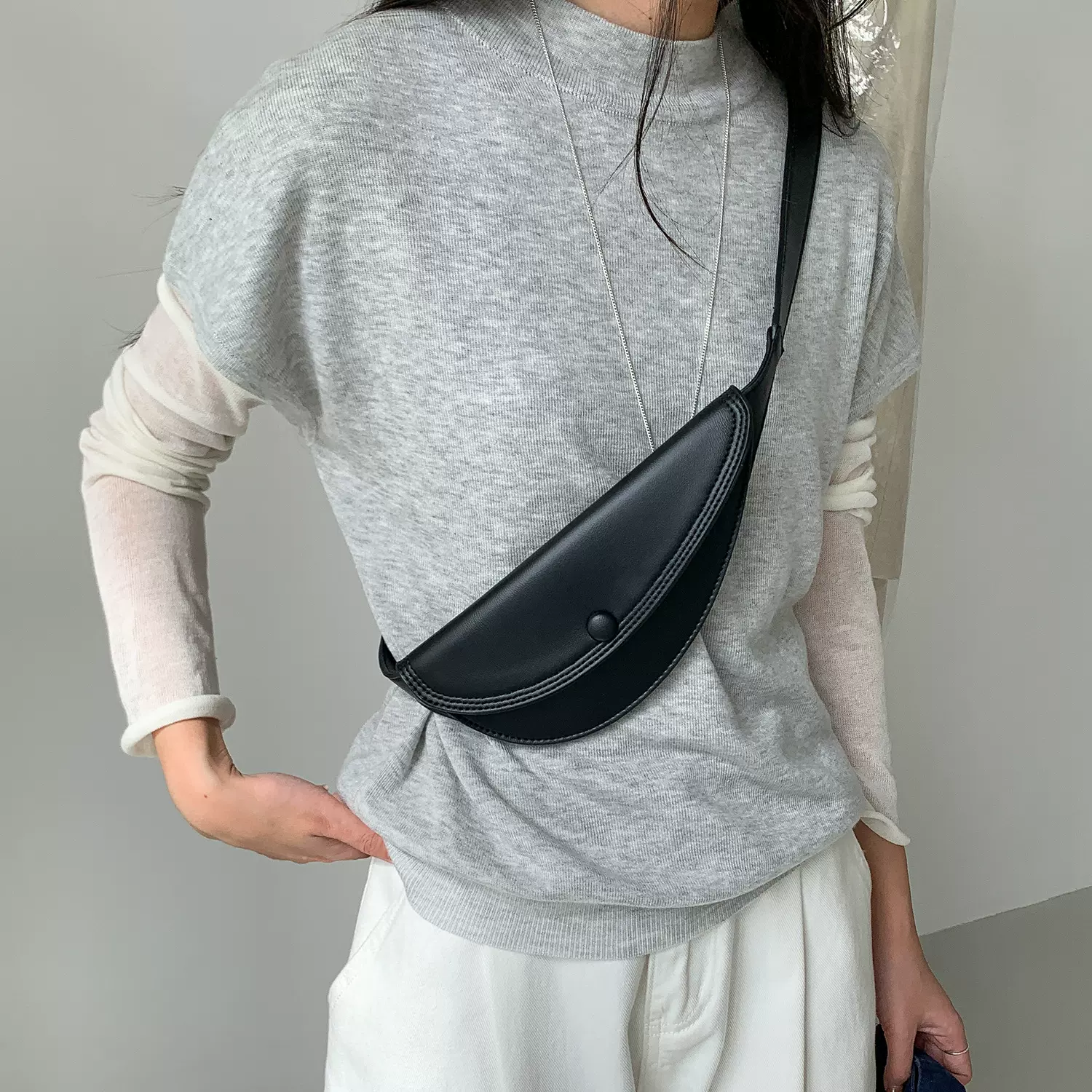 新款潮流斜挎胸包轻便小众设计PU皮腰包男女款时尚手机零钱小挎包