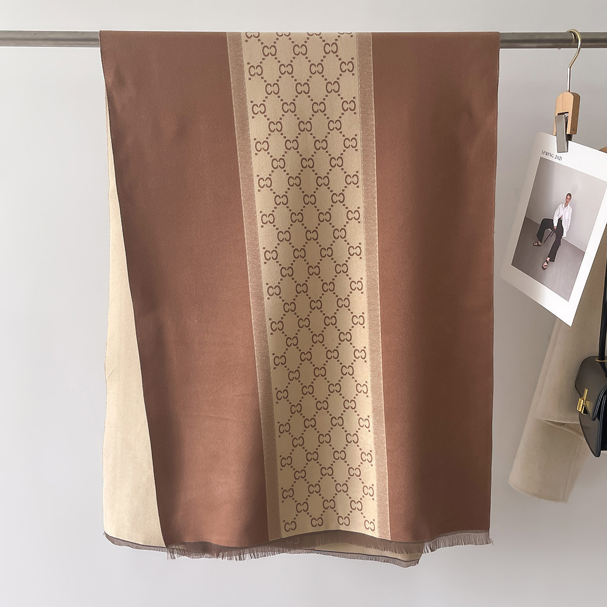 2024 coreano empalme bufandas de contraste de color de invierno para mujeres nuevo estilo imitación de cachemira universal mantel caliente temperamento universal buñuelo