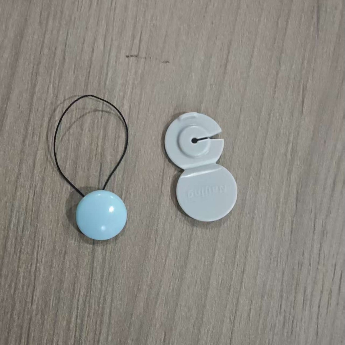 광택 있는 실이 있는 퀼트 홀더 파란색 주사기 없음