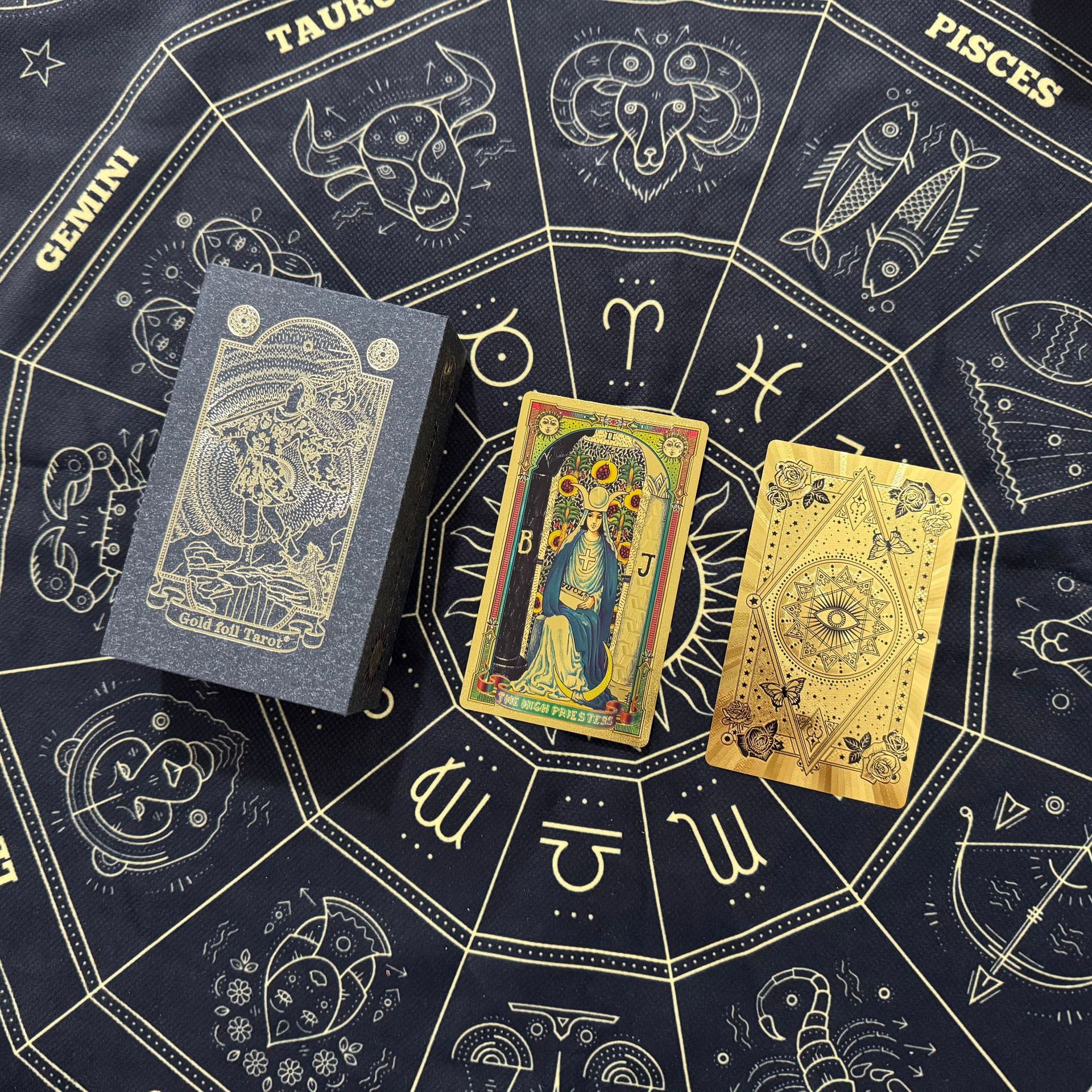 Hoja de oro tarot tarjeta Carlo marca tarot color impresión tarot PVC impermeable tarot tarjeta de juego de mesa manual mantel