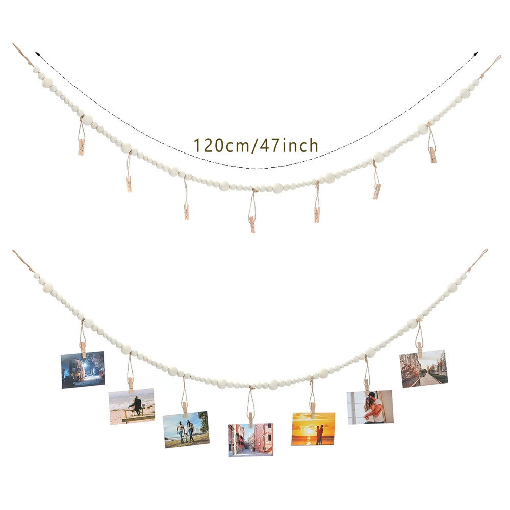 Деревянные бусы висят на фотографиях