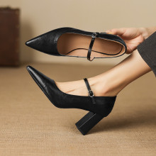 Ӣ���LСƤЬŮ�����¿���Ƥ���^�߸���ЬŮ���s�\��һ�ֿ۴ָ�Ь