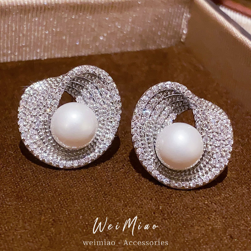 Aguja de plata Zircon irregular perlas redondas pendientes de lujo ligero de alta calidad temperamento exquisito personalidad nicho orejas