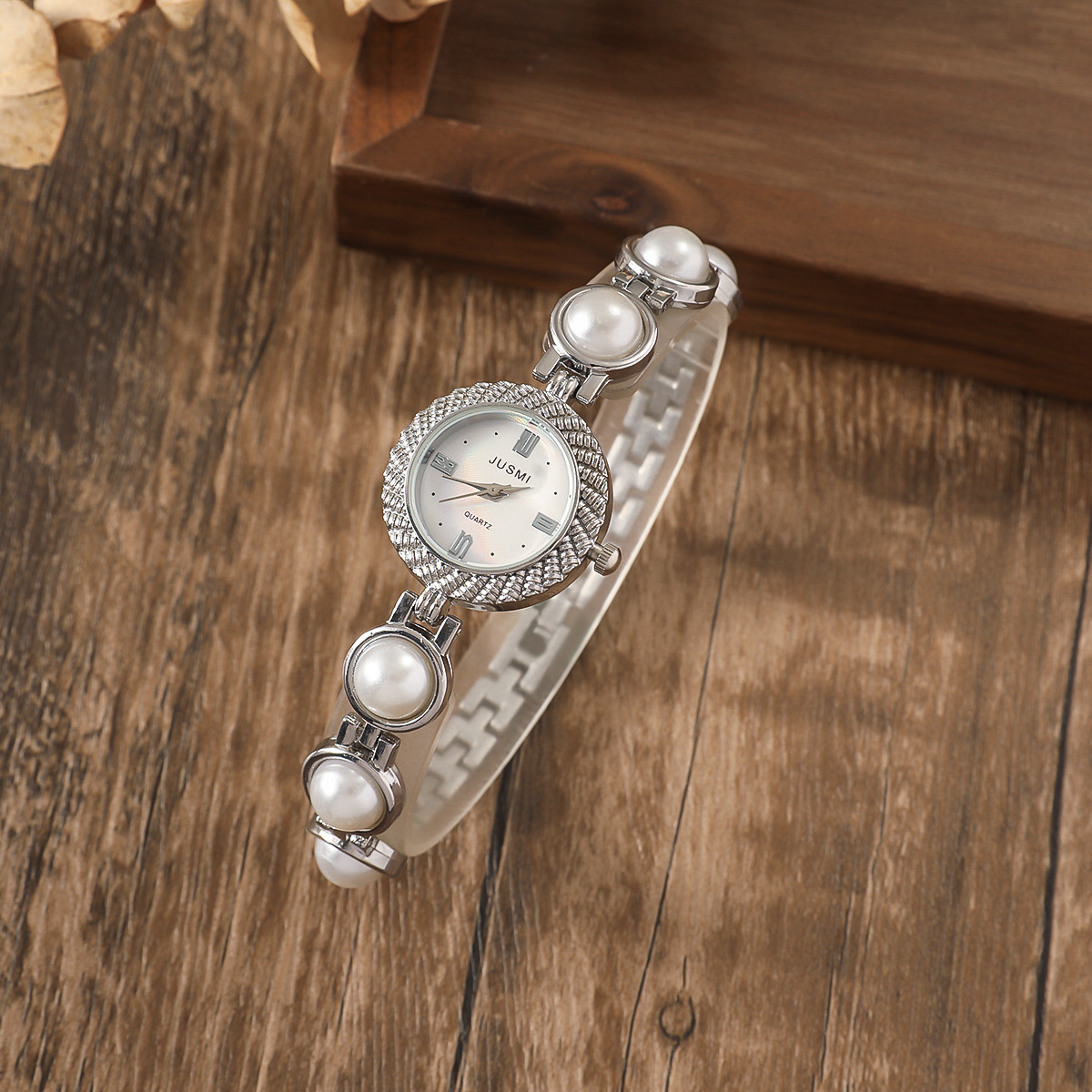 Women's Gender Elegant Simple Style Solid Color Snap Button Quartz Women's Watches