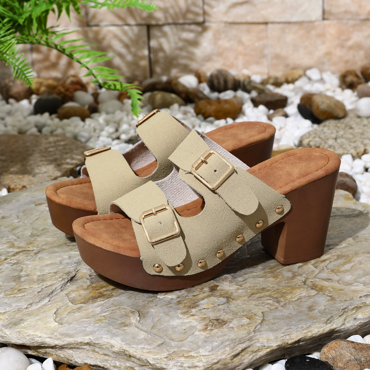 2025 новый летний каблуок заклепки на высоком каблуке