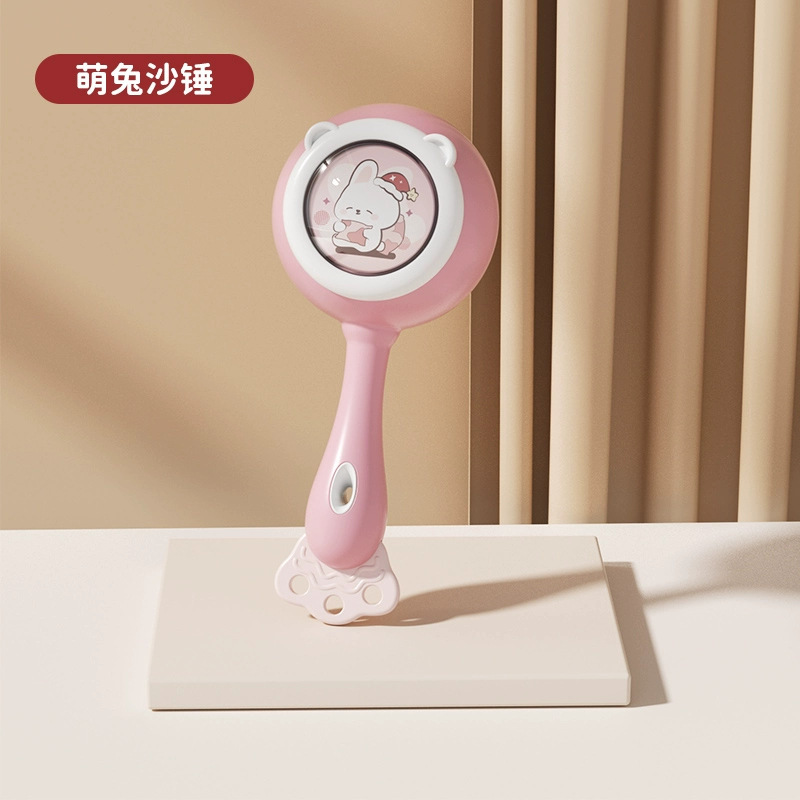 新入生の手で鈴を鳴らす赤ちゃんのおもちゃ0歳から1歳の赤ちゃんは3 ~ 6ヶ月で朝のハンマーをかじることができます。|undefined