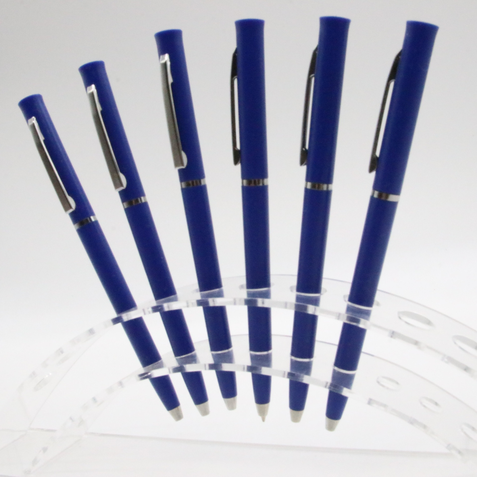 Plástico azul pequeño Xihua Hotel pluma giro pluma giratoria portátil con bolígrafo en stock publicidad pluma promocional