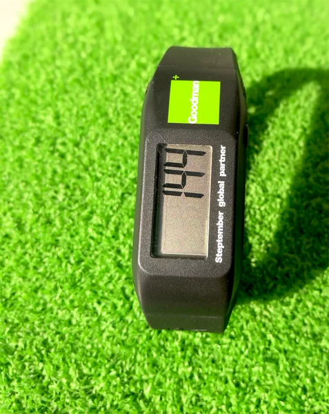 Single-function pedometer bracelet without connecting APP without Bluetooth function simple and easy to operate export products